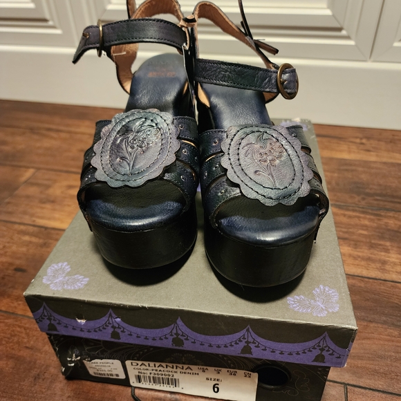 Anna Sui Bed Stu Black and Navy Platform Sandals Free People - Picture 6 of 7
